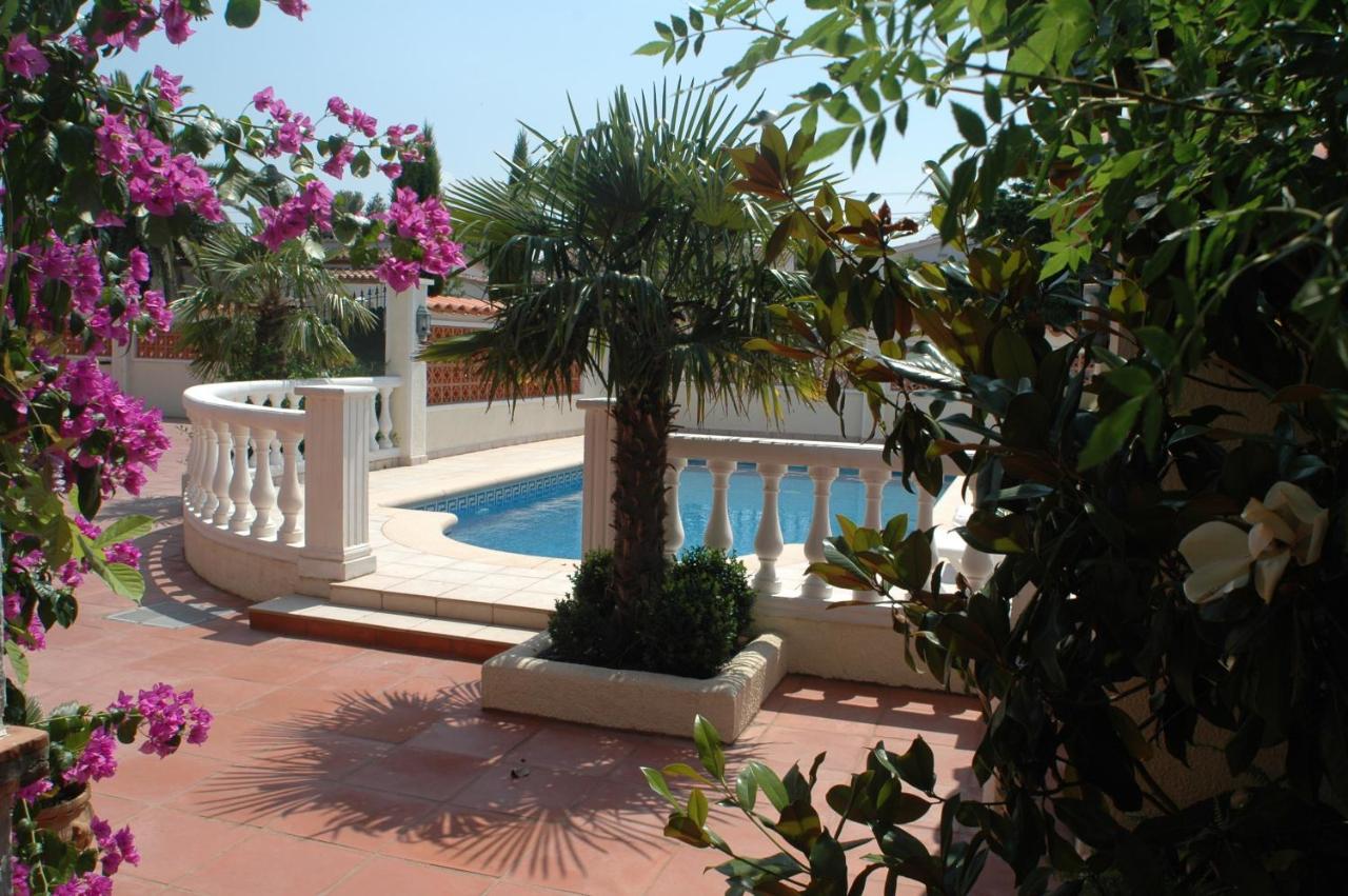 Villa Sol เอมปูเรียบราบา ภายนอก รูปภาพ